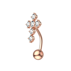 Détail macro d'un piercing de nombril croix or rose avec incrustations de zircons