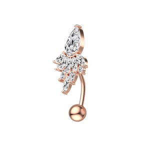 Détail du piercing de nombril en or rose avec zircons étincelants de taille poire et marquise