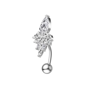 Vue détaillée d'un piercing de nombril en argent avec des zircons en forme de poire