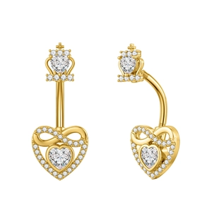 Detail eines goldenen Herz-Kronen-Bauchnabelpiercings mit Unendlichkeitssymbol
