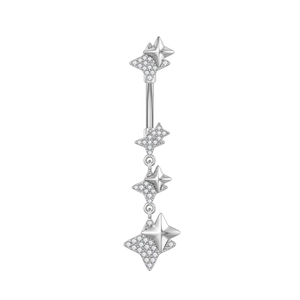 Makroaufnahme von Bauchnabelpiercing aus Edelstahl mit polierten Zirkonia-Sternen