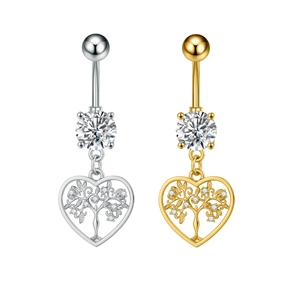 Detalle de piercings de ombligo de corazón plata y oro con árbol de la vida y circonitas