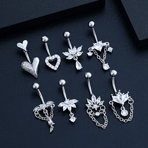 Ocho estilos de piercings de ombligo en acero con circonita de corazón y cadenas
