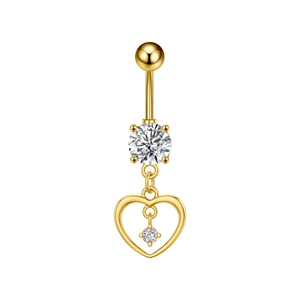 Detalle de un piercing de ombligo dorado de acero con circonitas y forma de corazón