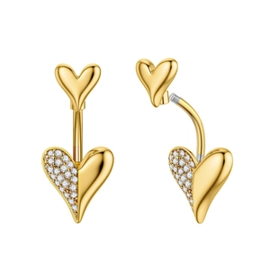 Detalle del piercing de ombligo corazón dorado con cierre de rosca y circonitas brillantes