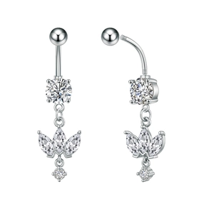 Detail van navelpiercing van chirurgisch staal met zirkoonblad en externe schroefdraad