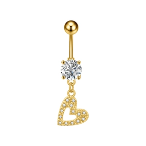 Detalle del piercing de ombligo con forma de corazón dorado y piedras brillantes