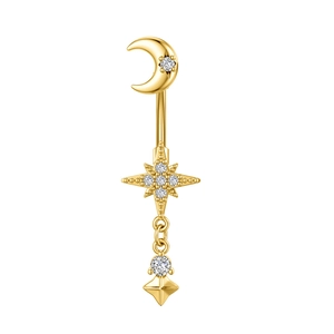 Detailansicht eines goldfarbenen Stern-Mond-Bauchnabelpiercings mit Zirkonia-Steinen