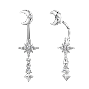 Detailansichten silberner Bauchnabelpiercings aus Edelstahl mit Mond- und Sternanhängern