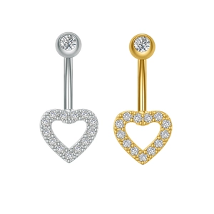 Detalle de piercings de ombligo de corazón plata y oro con circonitas micro-engastadas