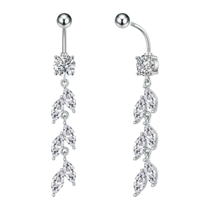 Dettaglio piercing ombelico argento con pendenti in zircone a taglio marquise chic