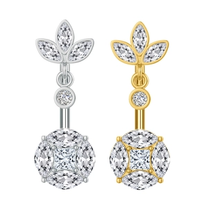 Dettaglio di piercing all'ombelico in argento e oro con cristalli dal taglio marquise