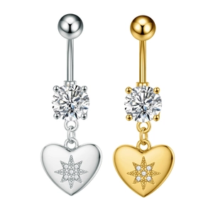 Vista detallada de piercings para el ombligo con forma de corazón, circón y estrella