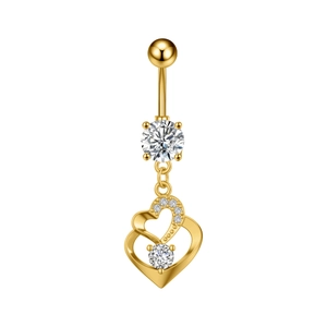 Detalle de piercing de ombligo dorado con corazones entrelazados y circonitas cúbicas