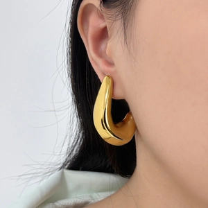 Große goldene tropfenförmige Ohrringe für Damen im minimalistischen Edelstahl-Stil
