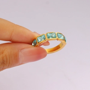 Anello in acciaio inossidabile placcato oro 18K con pietre turchesi rettangolari