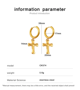 Dimensiones detalladas de los pendientes de cruz en acero con baño de oro 18K