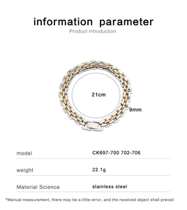 Vue macro d'un bracelet à maillons en acier inoxydable bicolore de 9mm de large