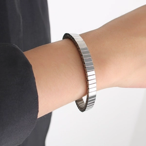 Bracelet extensible en acier inoxydable poli avec élégants maillons métalliques liés