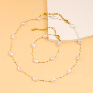 Conjunto elegante de collar y pulsera en acero dorado 18K con perlas barrocas