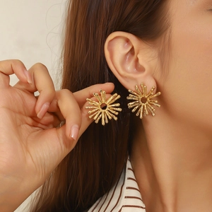 Boucles d'Oreilles Clous Élégantes en Acier Inoxydable 316 Plaqué Or 18K Motif Floral Étoile de Mer pour Femmes