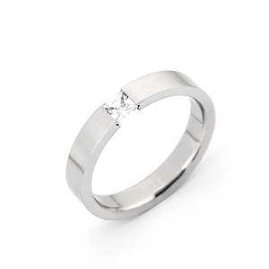 4mm gebürsteter Edelstahlring mit quadratischem Zirkonstein im minimalistischen Silberfinish