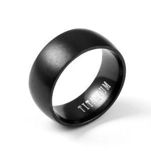 Anello da uomo in acciaio al titanio nero opaco 8mm con interno lucido e design sobrio