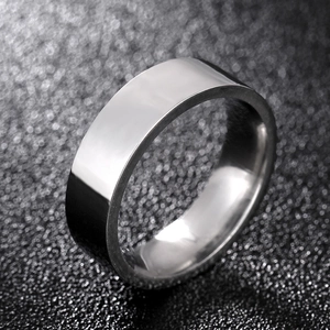 Minimalistischer 6mm Silberring aus Titanstahl mit polierter Hochglanzoberfläche