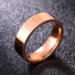 Polierter Edelstahlring in Roségold mit 6mm breiter flacher Ringschiene für Paare