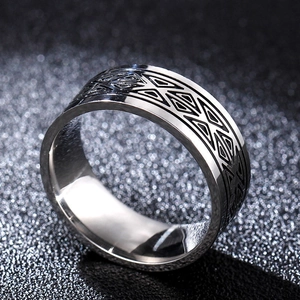 Vintage Edelstahl Dreieck Muster Ring Für Herren Damen 8mm Breite Geometrische Geätzte Band Ring Ethnischen Punk Schmuck