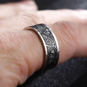 8mm Vintage Titanstahl Ring mit gravierten Wolkenmustern für Herren im Retro-Stil