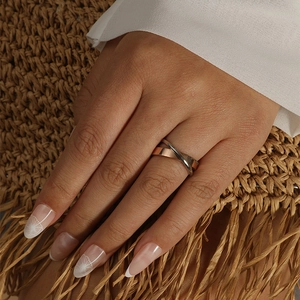 Minimalist bicolor stainless steel crisscross ring in silver and rose gold for women