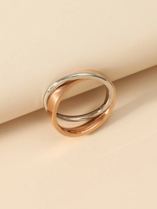 Detailed view of the triple interlocking bands in gold, silver and rose gold finishes