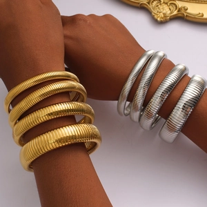 Brazaletes Tubogas de acero inoxidable pulido en color oro y plata para mujer