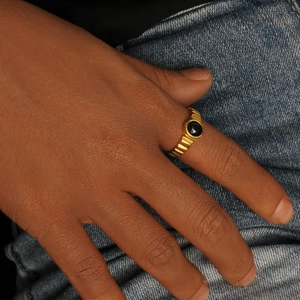 Retro 18K gold plated stainless steel ring with black round stone and ribbed texture