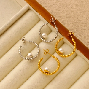 Orecchini a C Con Künstliche Perle Vintage Francese Per Donna Orecchini a Bottone Temperamento di Nicchia Acciaio Inossidabile Placcato Oro 18K