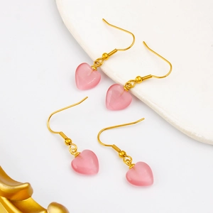 Boucles d'Oreilles Pendantes en Acier Inoxydable Doux avec Cœur en Pierre de Chat Artificielle Rose pour Femmes Plaqué Or Crochet Cœur