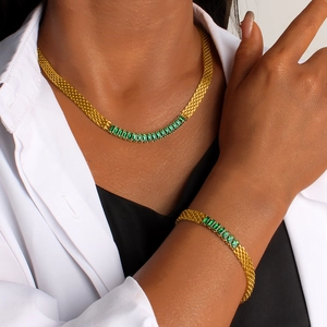 Mesh chain jewelry set with emerald green zircon in 18k gold plating for women