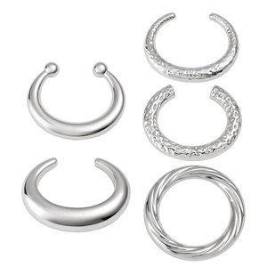 Set de 5 pendientes de clip y anillos geométricos en acero inoxidable plateado pulido