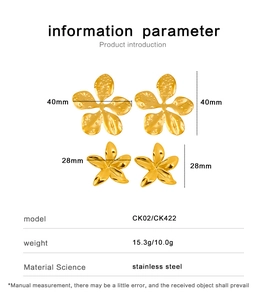 Detailed size comparison for gold flower earrings in 40mm and 28mm stainless steel sizes