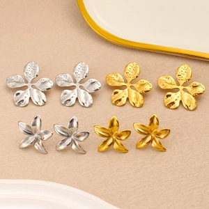 Hawaiian Style Stainless Steel Flower Stud Earrings 18K Gold Plated Hammered 3D Petal Earrings For Women Fashion Jewelry