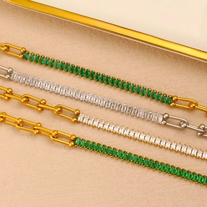 Detail of horseshoe link bracelets with square zircon in gold and silver finish
