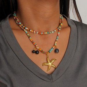 Collana bohémien a doppio strato di perline con ciondolo a stella marina dorata per l'estate