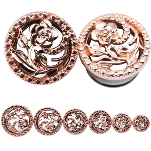 Différentes tailles d'écarteurs fleur or rose avec zircon sur fond blanc pur élégant