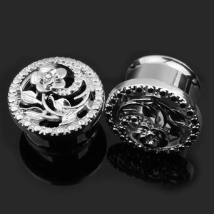 Ecarteurs d'oreilles en acier poli avec motif floral évidé et bordure perlée chic
