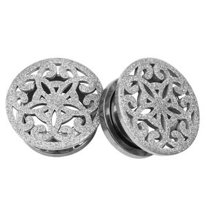 Detailansicht silberner Edelstahlohrstecker mit hohlem Sternmuster und Glitzerfinish