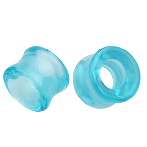 Gros plan d'écarteurs d'oreilles creux en verre bleu avec finition double flare polie