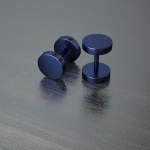 Pendientes de pesas minimalistas en acero inoxidable azul mate sobre madera oscura
