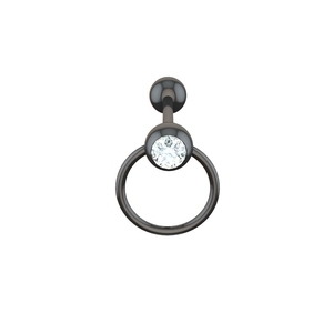 Détail du piercing de langue en acier noir avec pierre de zircone claire et petit anneau