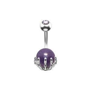 Piercing de ombligo gótico de plata con piedra violeta sostenida por una mano de esqueleto